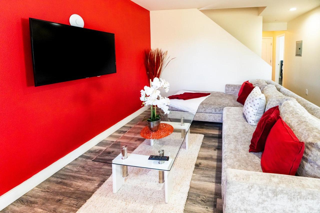 Large Sleeps 10 Near Downtown Angeles