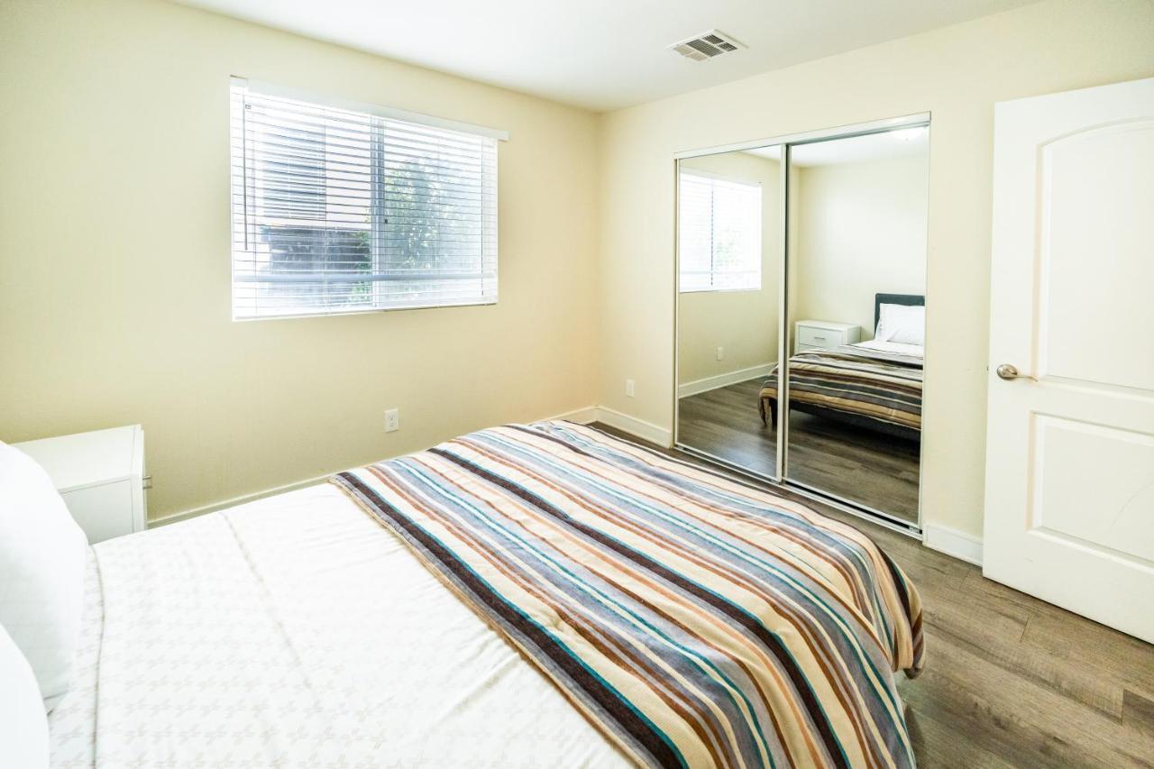 Large Sleeps 10 Near Downtown Angeles * Los Angeles