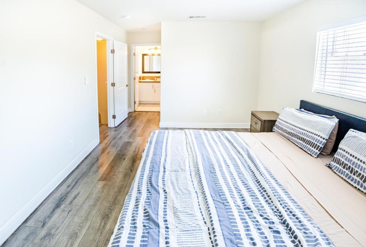 Large Sleeps 10 Near Downtown Angeles Apartment *