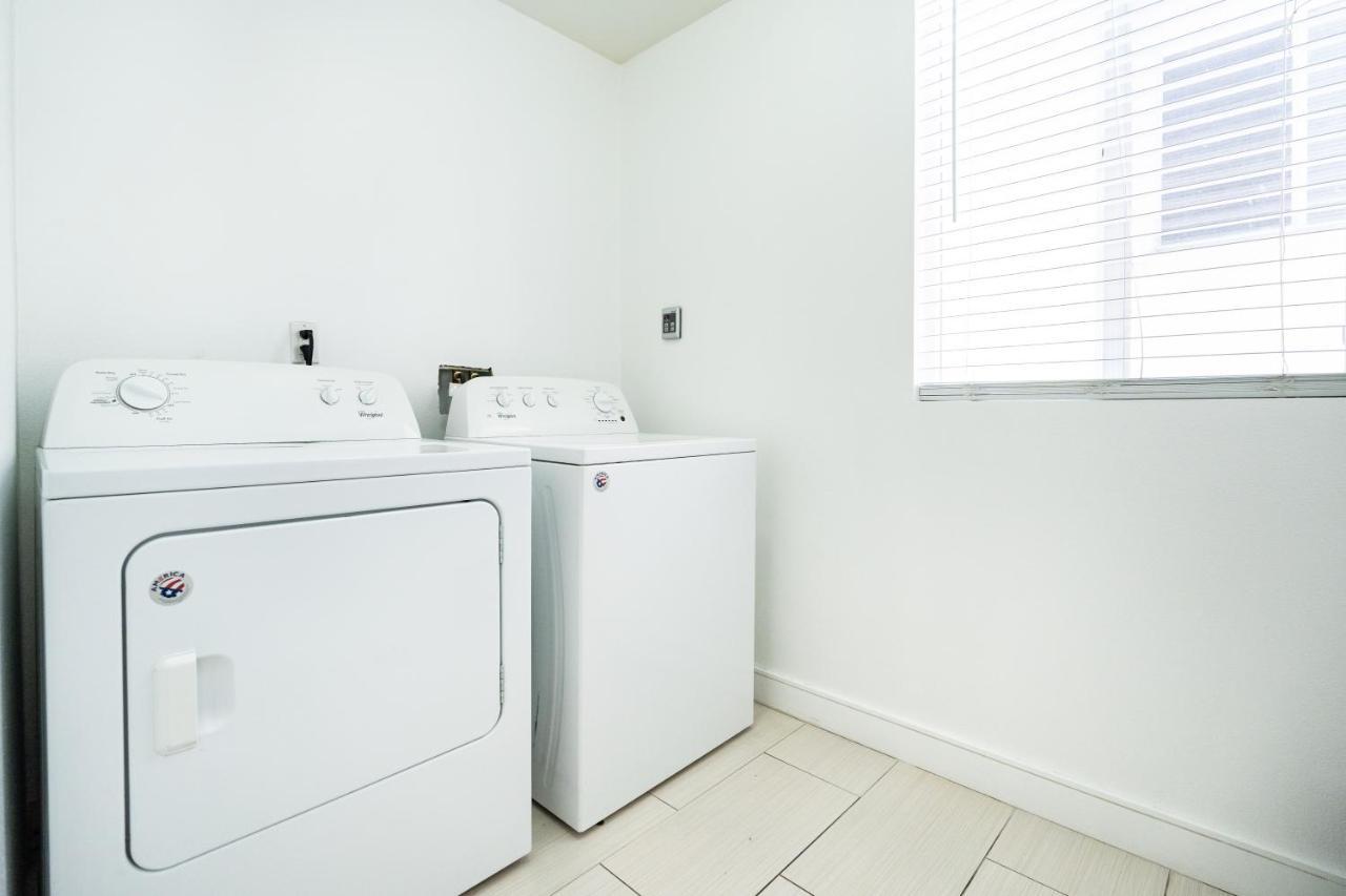 Large Sleeps 10 Near Downtown Angeles *